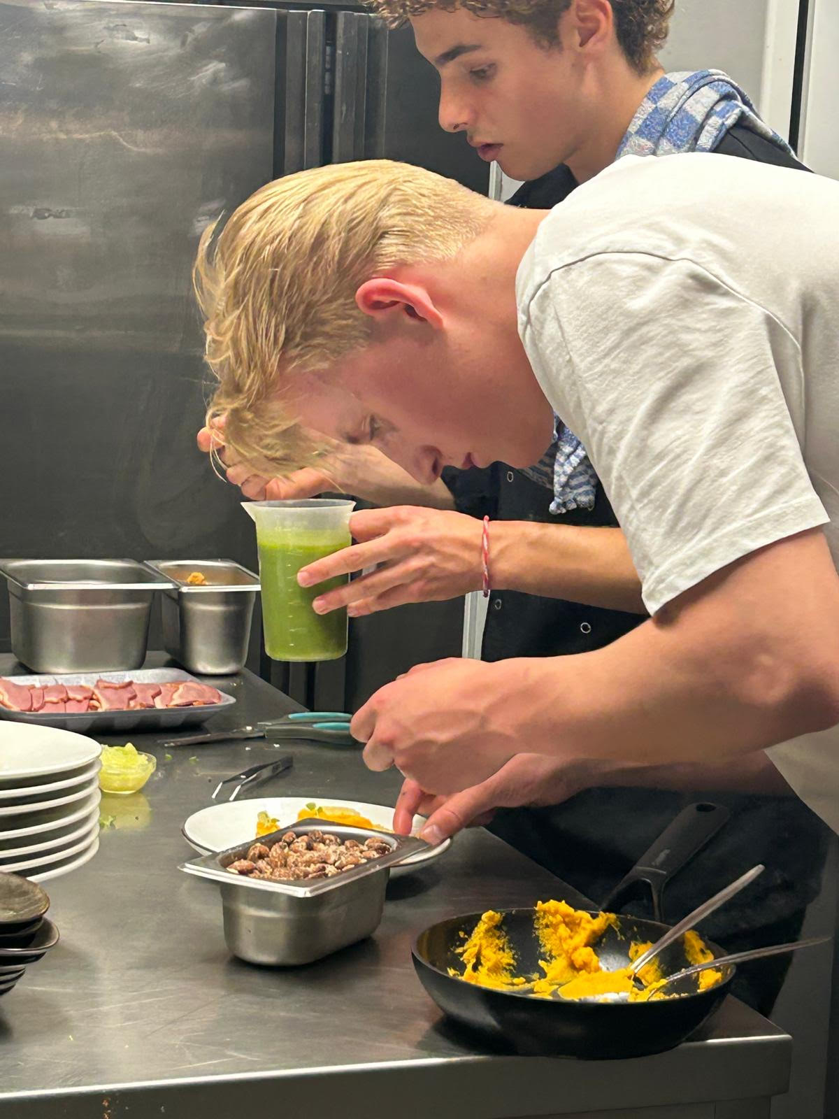 Marien aan het koken